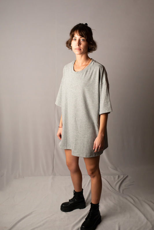 BOYFRIEND BASIC // GRAY // OVERSIZED T-SHIRT.